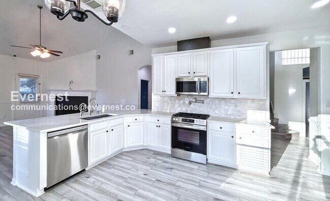 Foto del edificio - PROMO: Get $500 OFF the first month’s rent when you sign the lease today! / 4 Bed/2.5 Bath Home w...