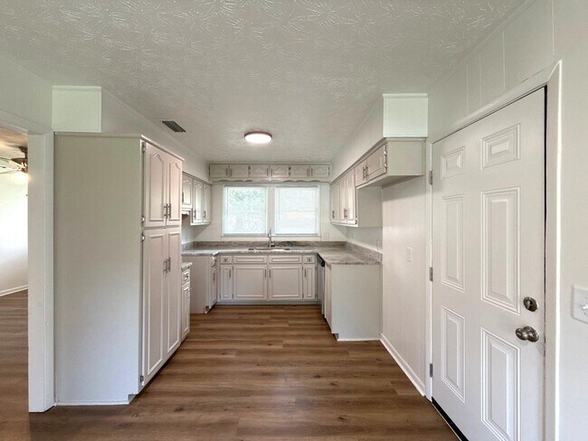 Foto del edificio - 1035 Kirkland Dr