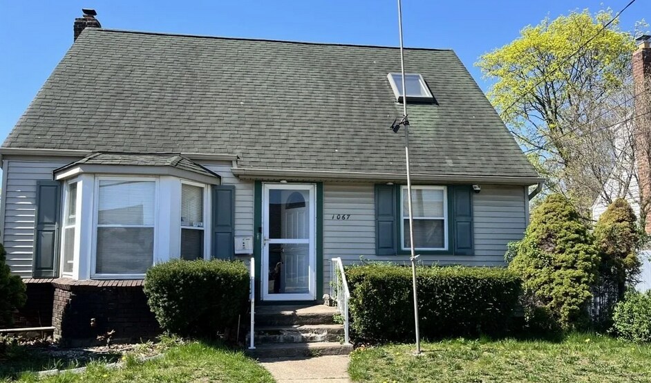 Primary Photo - 1067 Mirabelle Ave