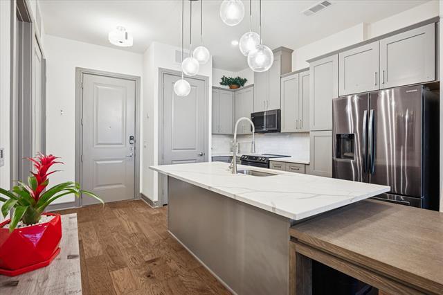 Building Photo - 2700 Old Denton Rd