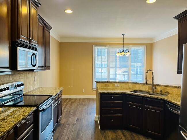 Foto del edificio - Luxury Townhome in Peachtree City! Must See!