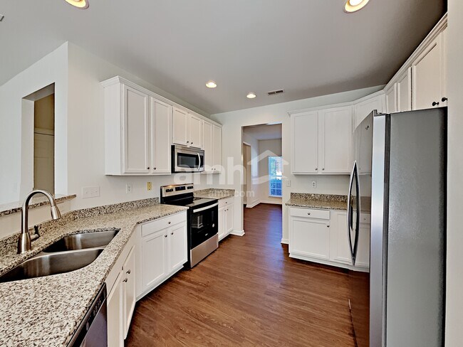 Building Photo - 1019 Canopy Dr