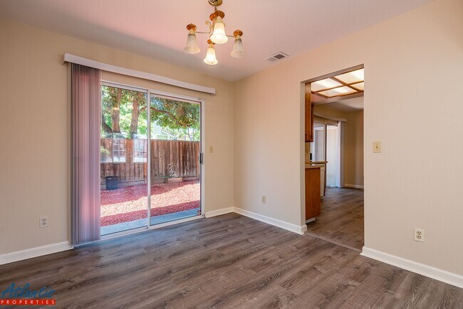 Foto del edificio - 1541 Shumaker Way