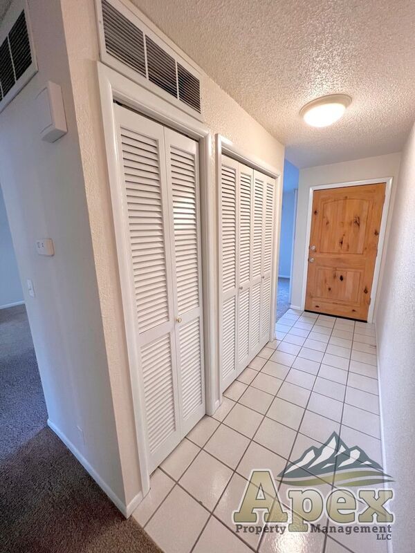 Building Photo - 1123 S Abbey Cir