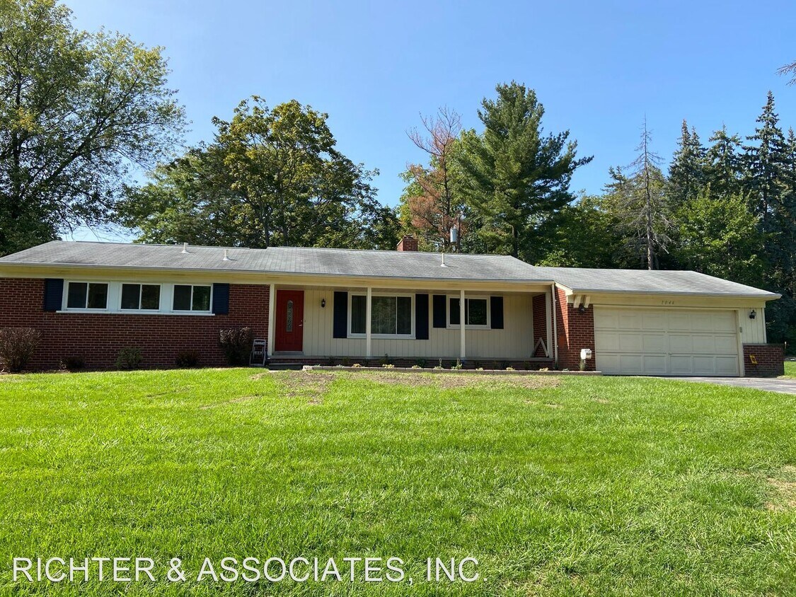 Primary Photo - 3 br, 2 bath House - 7046 BROOKRIDGE DR.