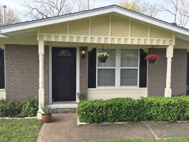 Foto del edificio - 1405 Green Forest Dr