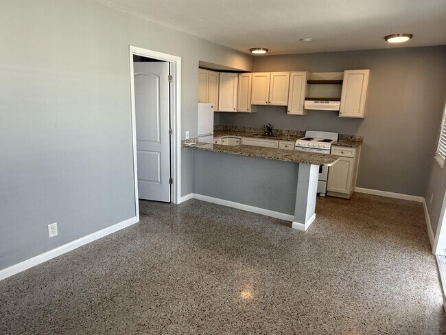 Building Photo - 1118 N H St