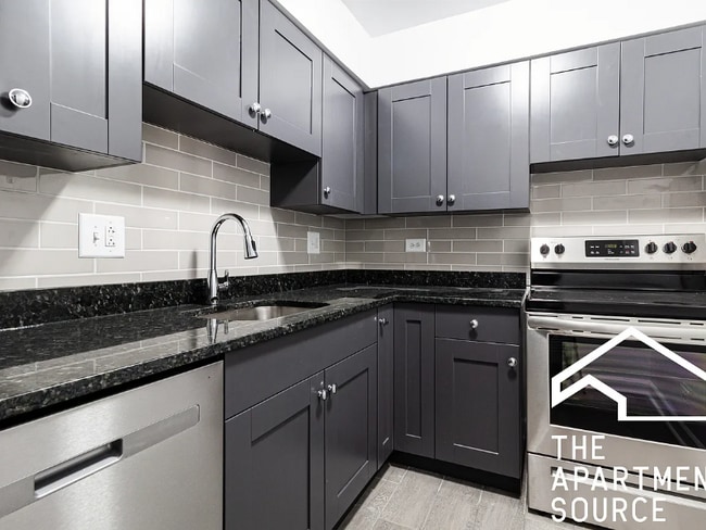 Photo - 3825 N Pine Grove Ave Apartment