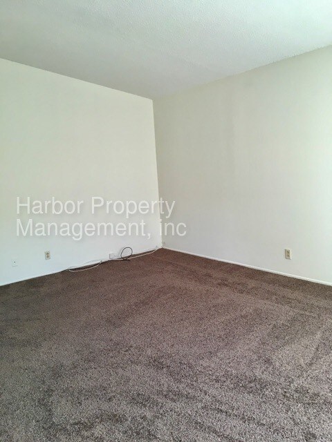 Building Photo - Cozy Duplex