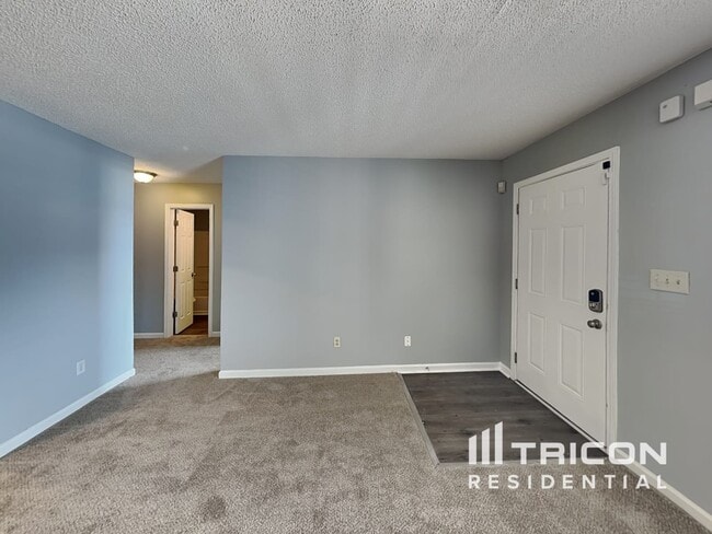 Building Photo - 6836 Saganaw Dr