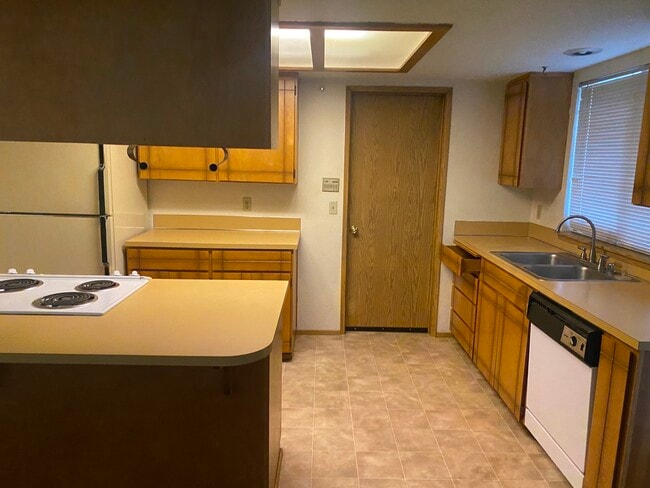 Building Photo - 16611 E B St