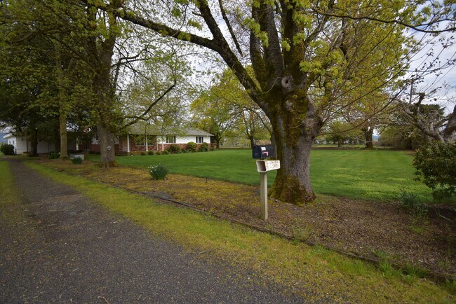Building Photo - 34885 Lake Creek Dr