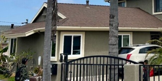 Foto del edificio - 3 bedroom townhome for rent in Paradise Hills $2,995