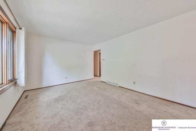 Building Photo - 4 bedroom in Omaha NE 68144