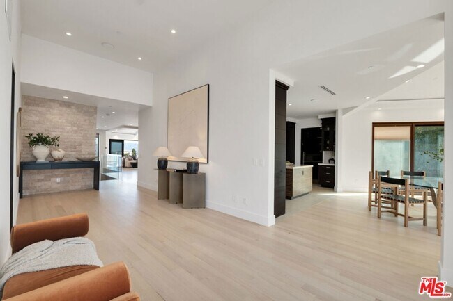 Foto del edificio - 3116 Elvido Dr