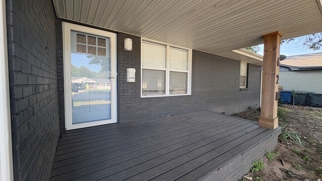 Building Photo - 628 N Broadway