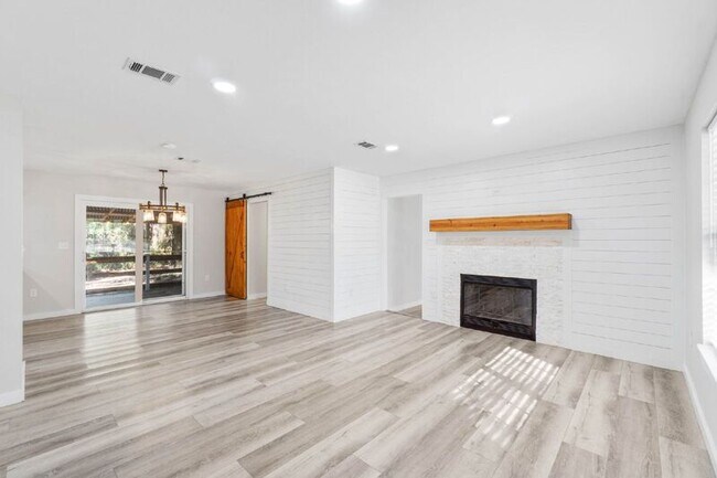 Building Photo - 4744 Young Rd