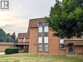 Building Photo - 6299 Thornberry Crescent