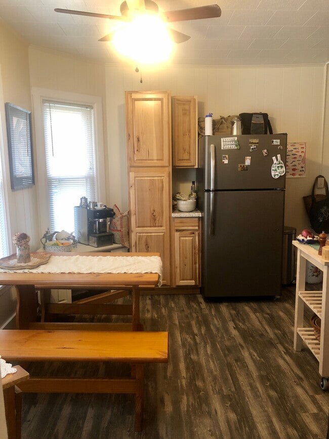 Kitchen - 302 E Lincoln St