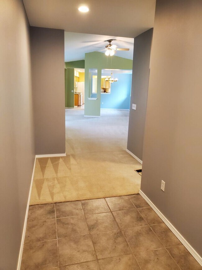 Foto del edificio - 3 br, 2 bath House - 6397 Early Dawn Lane