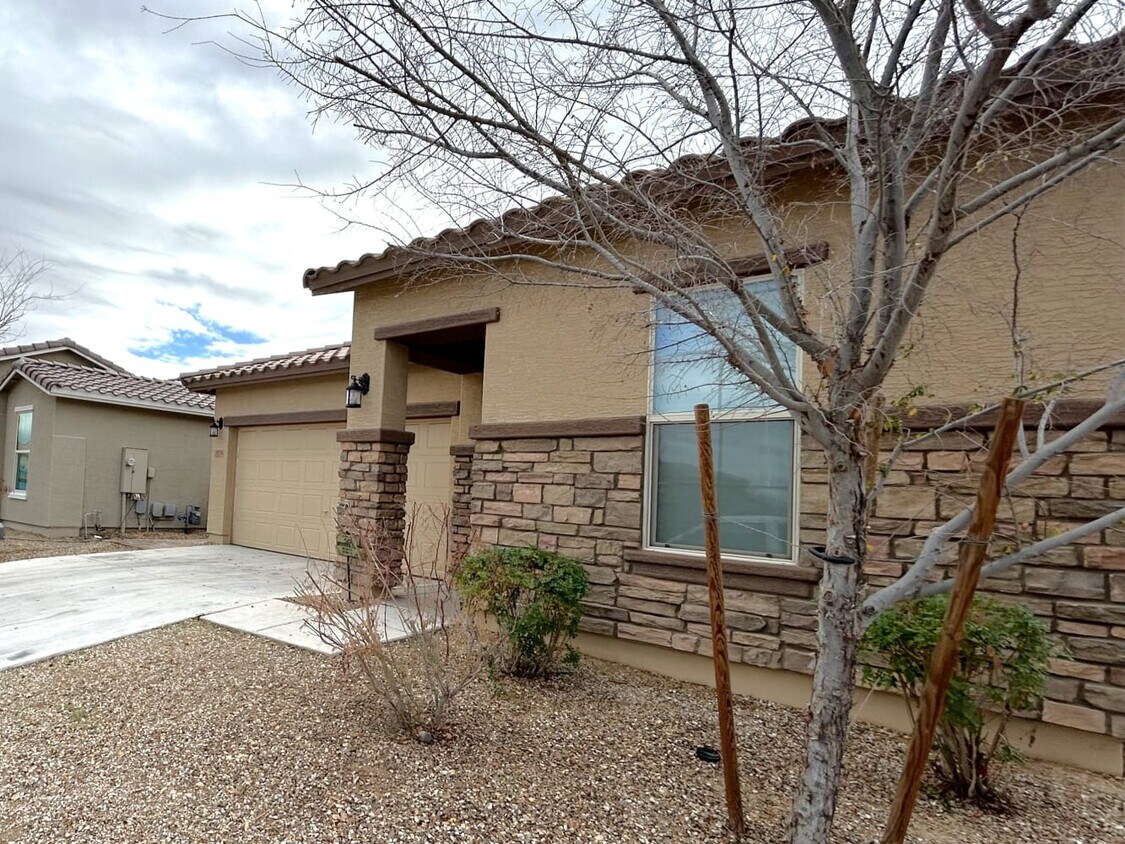 Foto principal - 8579 S 40th Dr