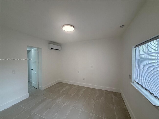 Building Photo - 6765 SW 34th St