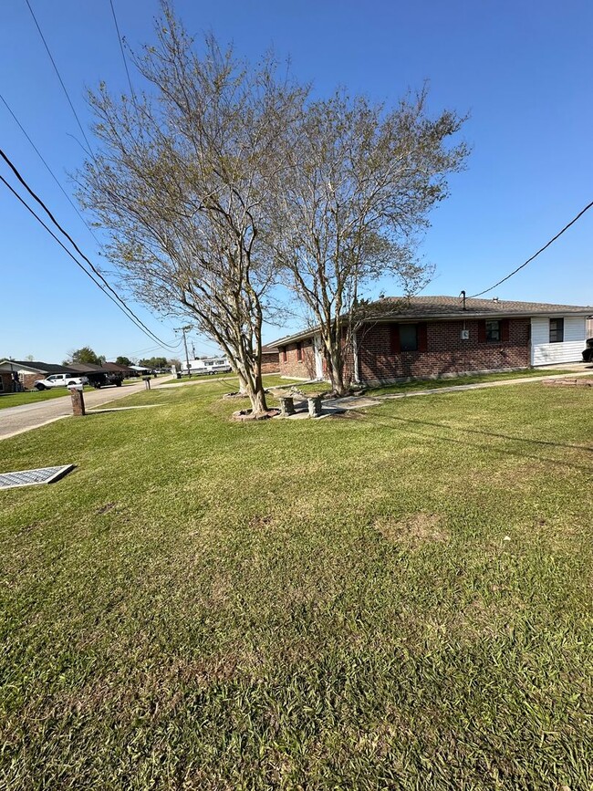 Foto del edificio - Newly renovated 3 bedroom 2 bath in East Houma