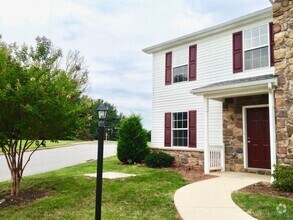 Building Photo - 112 Silver Spur Dr