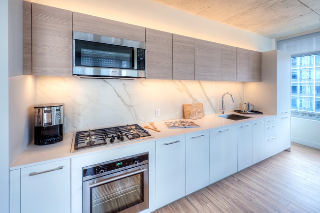 Building Photo - 160 N Desplaines St