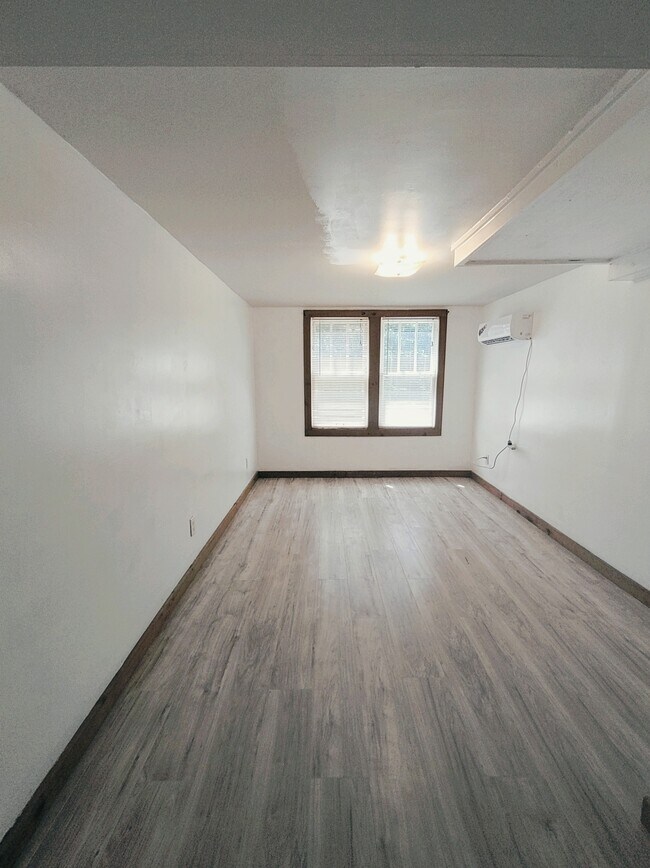 Building Photo - 630 Chautauqua Ave