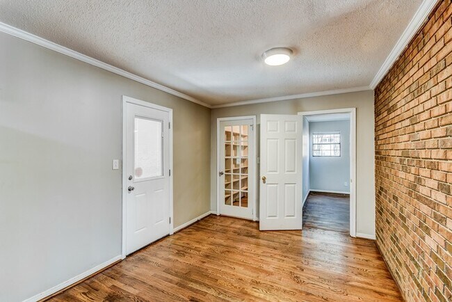 Foto del edificio - 2428 Briarcliff Dr