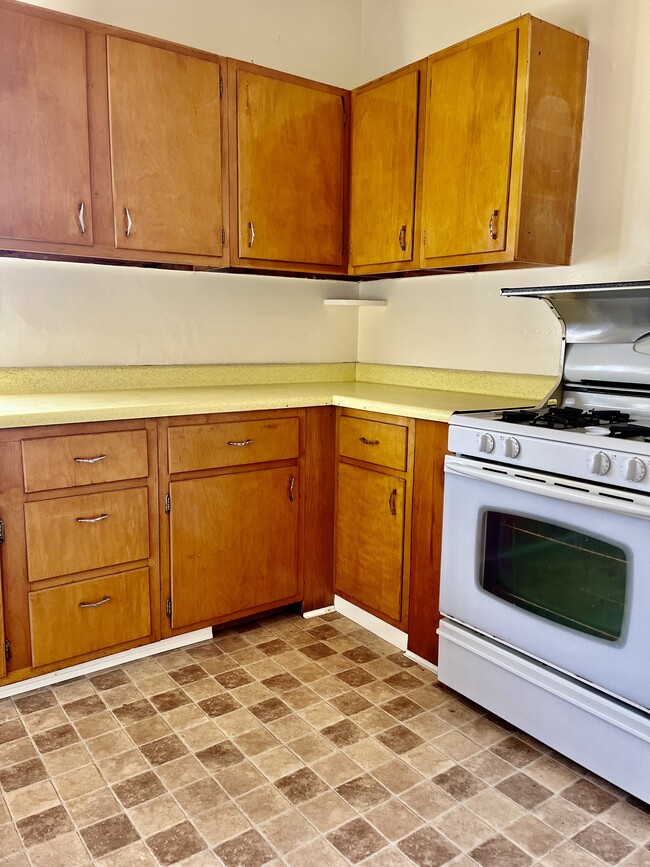 Kitchen - 121 W Spruce St