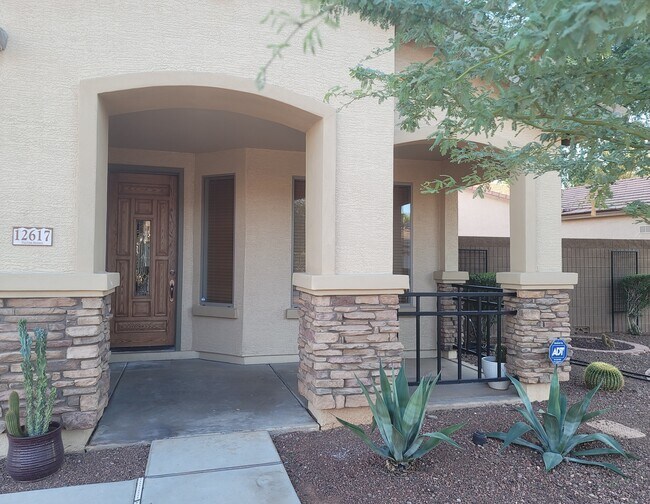 Foto del edificio - 12617 W Campbell Ave
