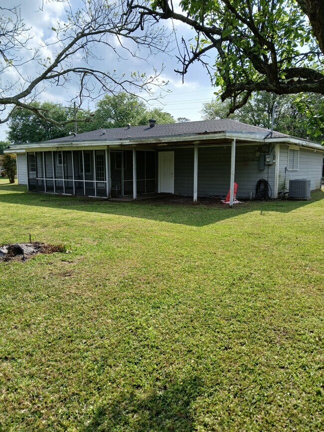 Building Photo - 2731 Gaylynn Dr