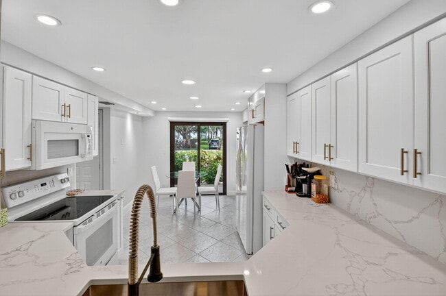 Building Photo - 15362 Strathearn Dr