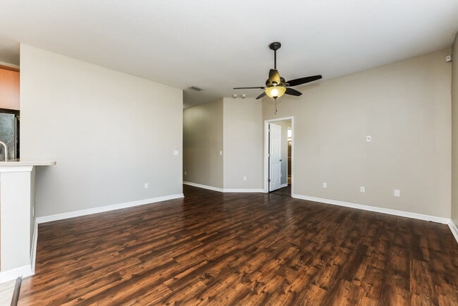 Building Photo - 901 Fern Leaf Dr