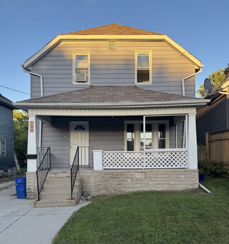 Photo principale - 184 Parker St