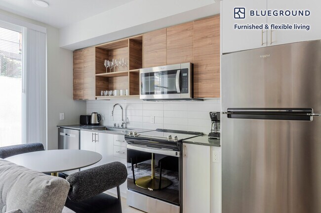 Foto del edificio - 2222 15th Ave W