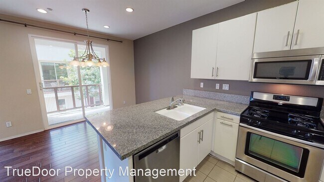 Foto del edificio - 2 br, 2.5 bath House - 12836 Palm St Unit 7