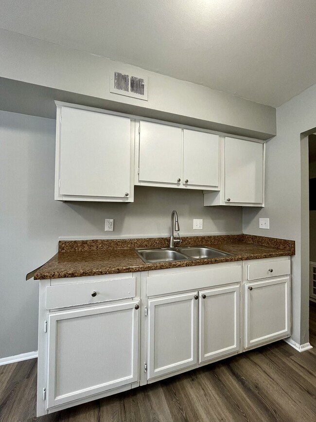 Foto del edificio - 11333 Old Goddard Rd