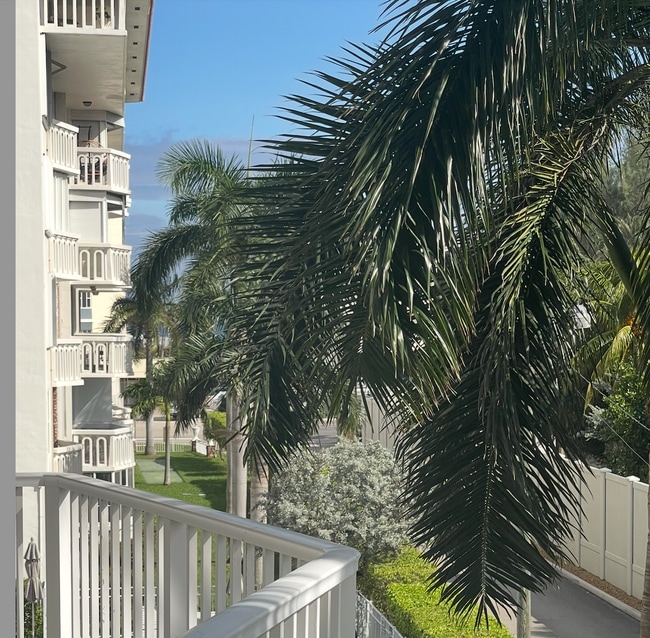 Building Photo - 3181 S Ocean Dr
