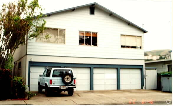Building Photo - 107 Clarendon Rd