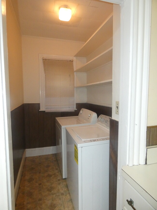 Building Photo - 155 Woodside Ave