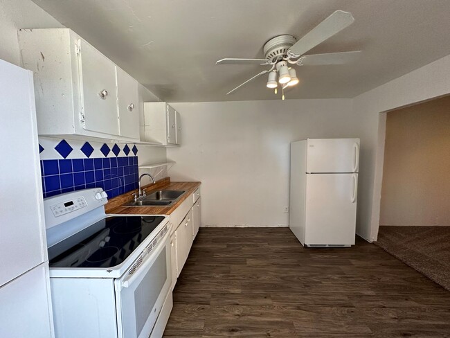 Building Photo - 170 E Morelos St
