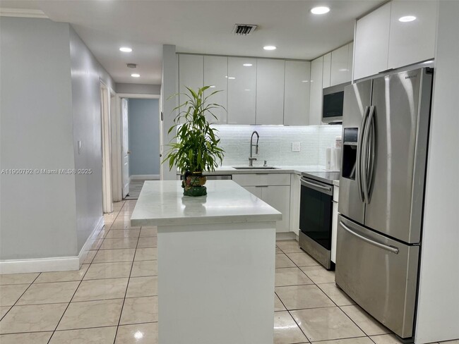 Building Photo - 4010 SW 112th Ave