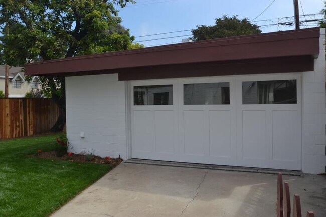 Building Photo - 3008 Palm Ave