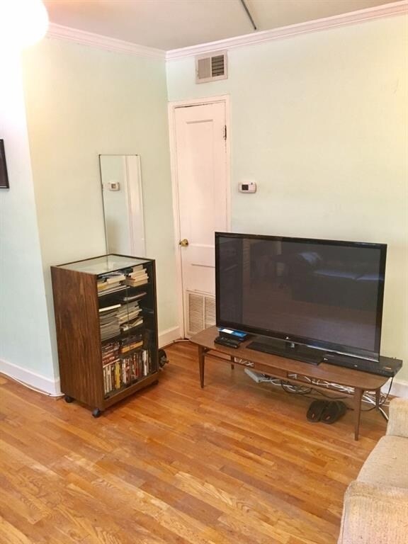 Foto del edificio - 334 3rd St NE