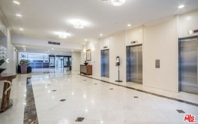 Foto del edificio - 600 W 9th St