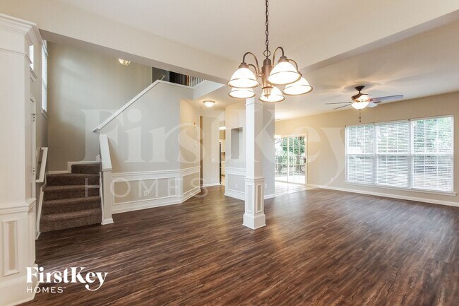 Building Photo - 924 Clearbrook Rd