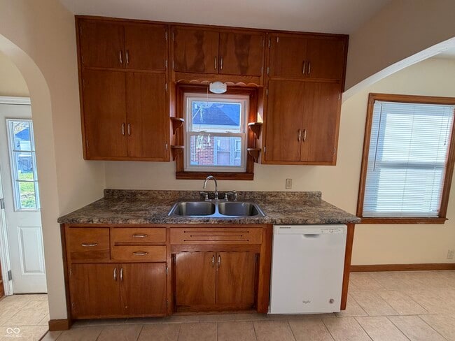 Foto del edificio - 1437 N Leland Ave